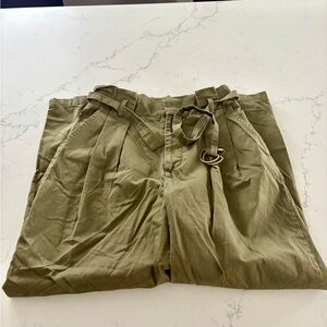 Forever 21 Cargo Green Pants with Belt - Women’s Medium